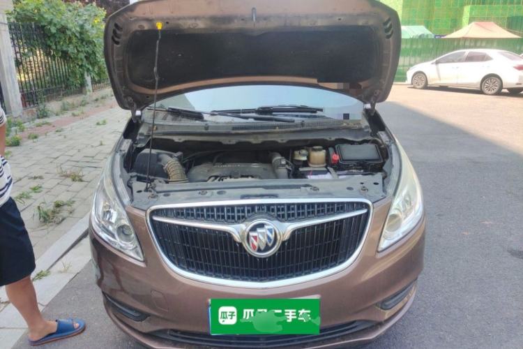 Used Buick GL8 2018 28T Luxury Model China VI Standard Engine Bay
