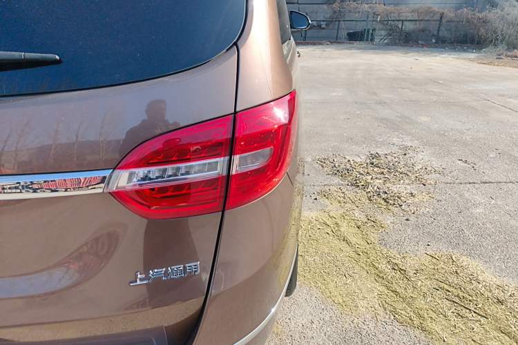 Used Buick GL8 2018 28T Comfort Model China VI Standard Exterior 2