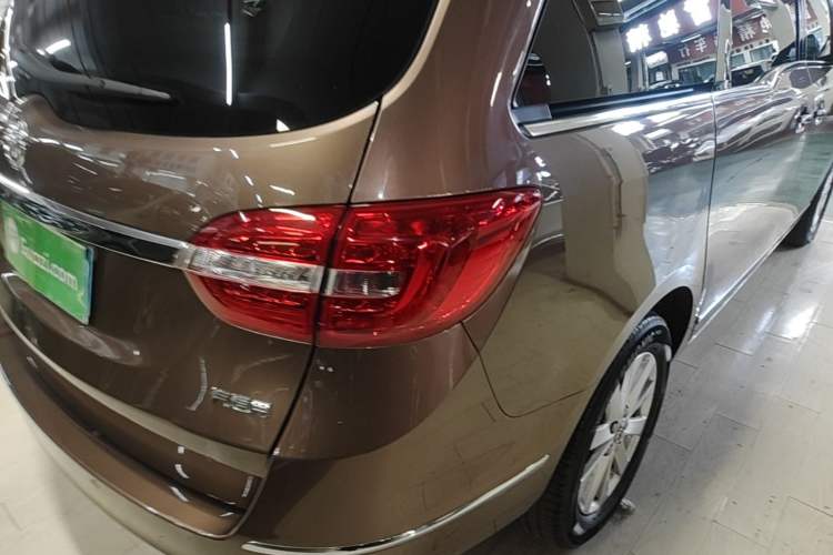 Used Buick GL8 2018 28T Luxury Model China VI Standard Exterior 3