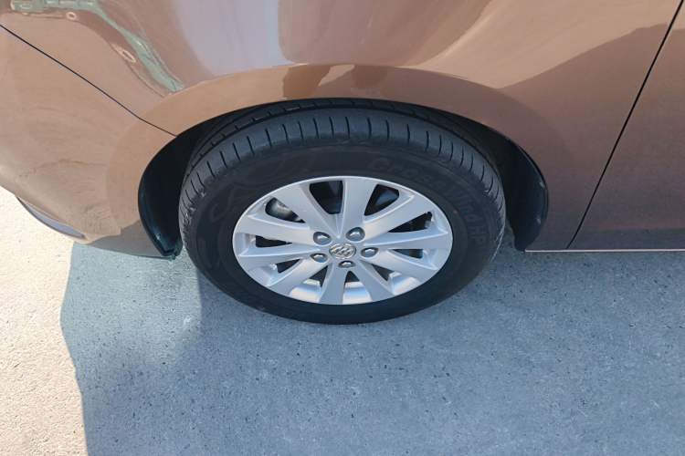 Used Buick GL8 2018 28T Comfort Model China VI Standard Exterior 3