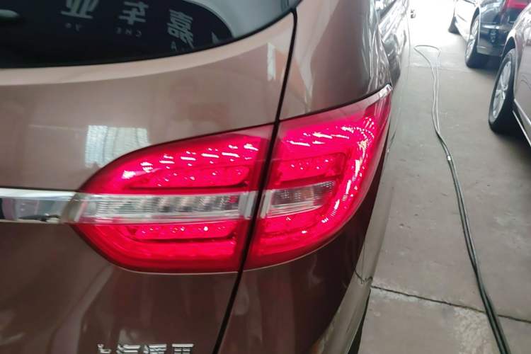 Used Buick GL8 2018 28T Luxury Model China VI Standard Exterior 3