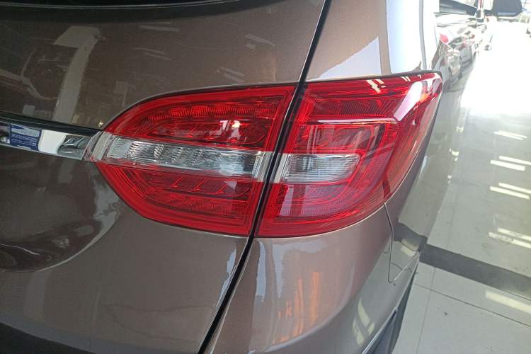 Used Buick GL8 2018 28T Luxury Model China VI Standard Exterior 4