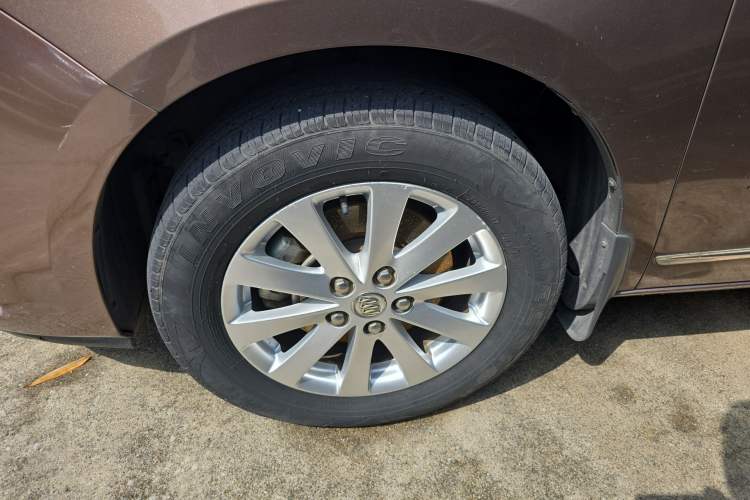 Used Buick GL8 2018 28T Comfort Model China VI Standard Exterior 4