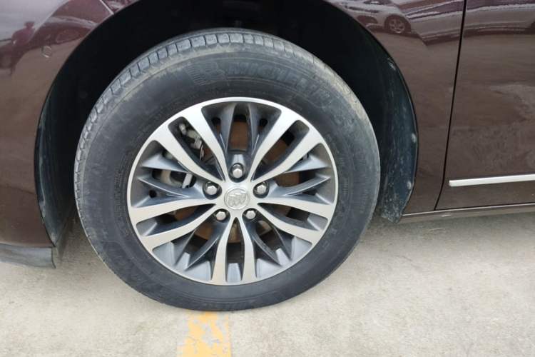 Used Buick GL8 2018 ES 28T Flagship Model China VI Standard Exterior 4