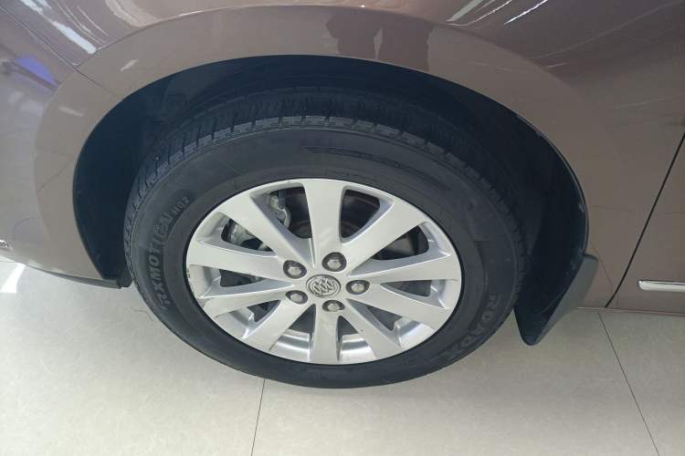 Used Buick GL8 2018 28T Luxury Model China VI Standard Exterior 5