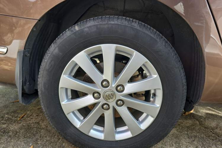 Used Buick GL8 2018 28T Comfort Model China VI Standard Exterior 5