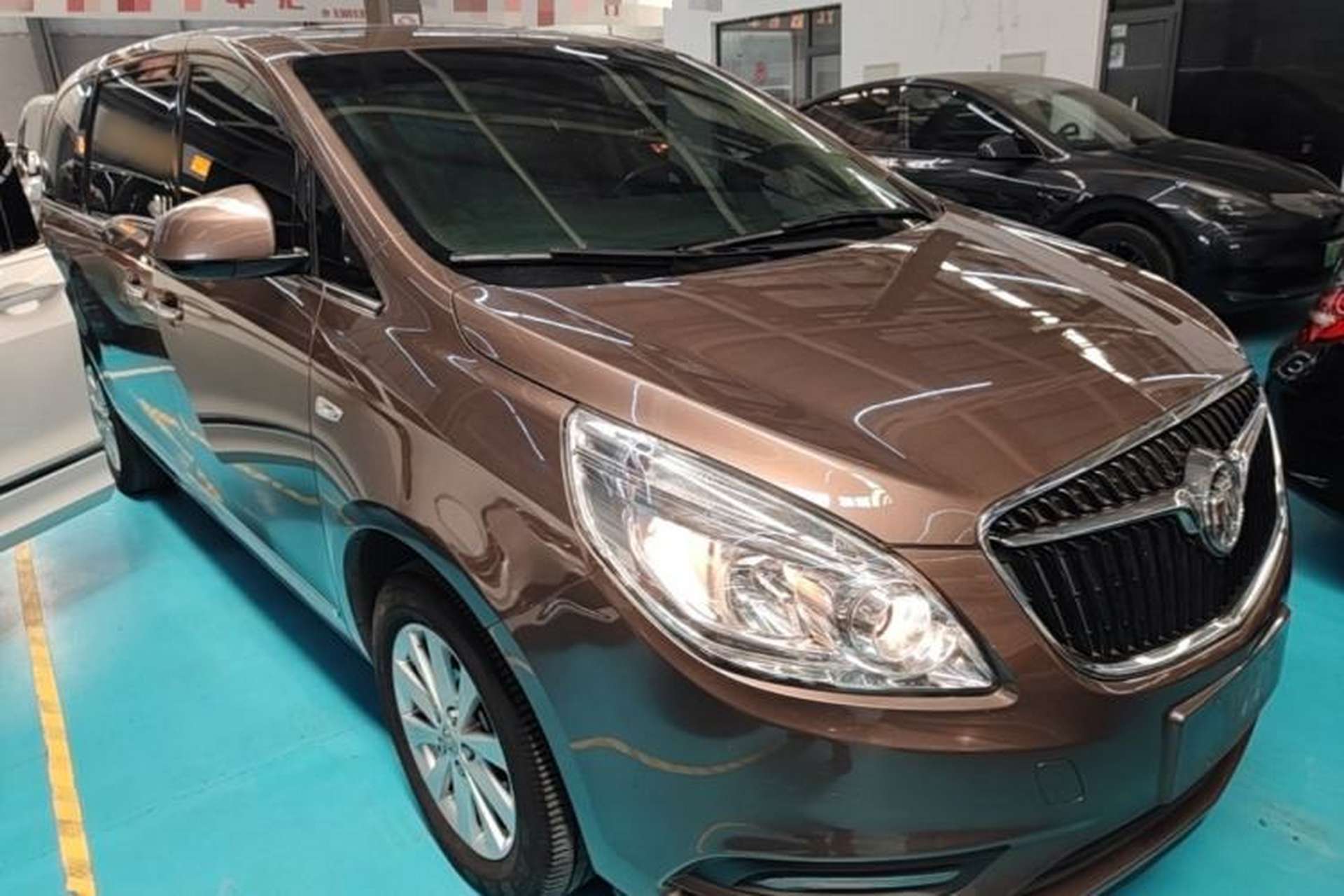 Used Buick GL8 2018 28T Luxury Model China VI Standard Front Right 45 Deg