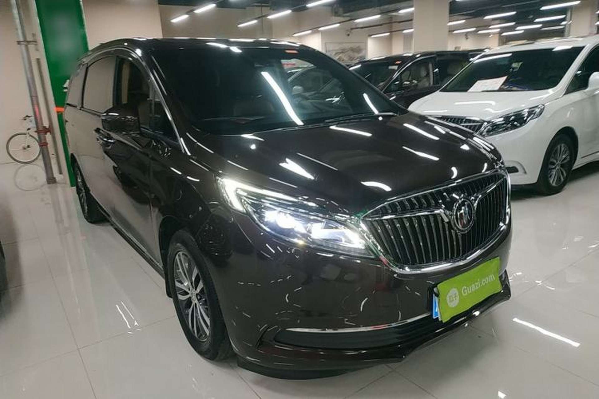 Used Buick GL8 2018 ES 28T Flagship Model China VI Standard Front Right 45 Deg