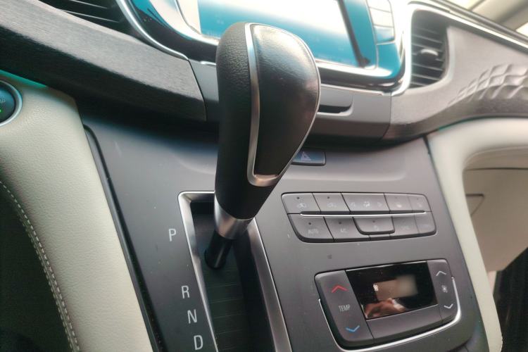 Used Buick GL8 2018 ES 28T Comfort Model China VI Standard Gear Lever