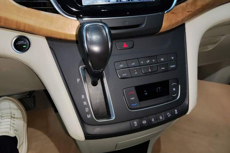 Used Buick GL8 2018 ES 28T Comfort Model China VI Standard Gear Lever