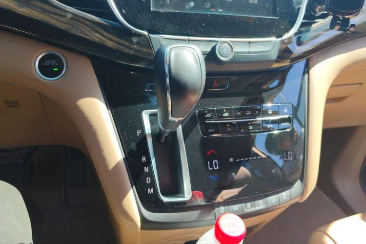 Used Buick GL8 2018 ES 28T Luxury Model China VI Standard Gear Lever