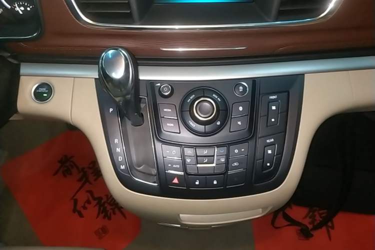 Used Buick GL8 2018 28T Luxury Model China VI Standard Gear Lever