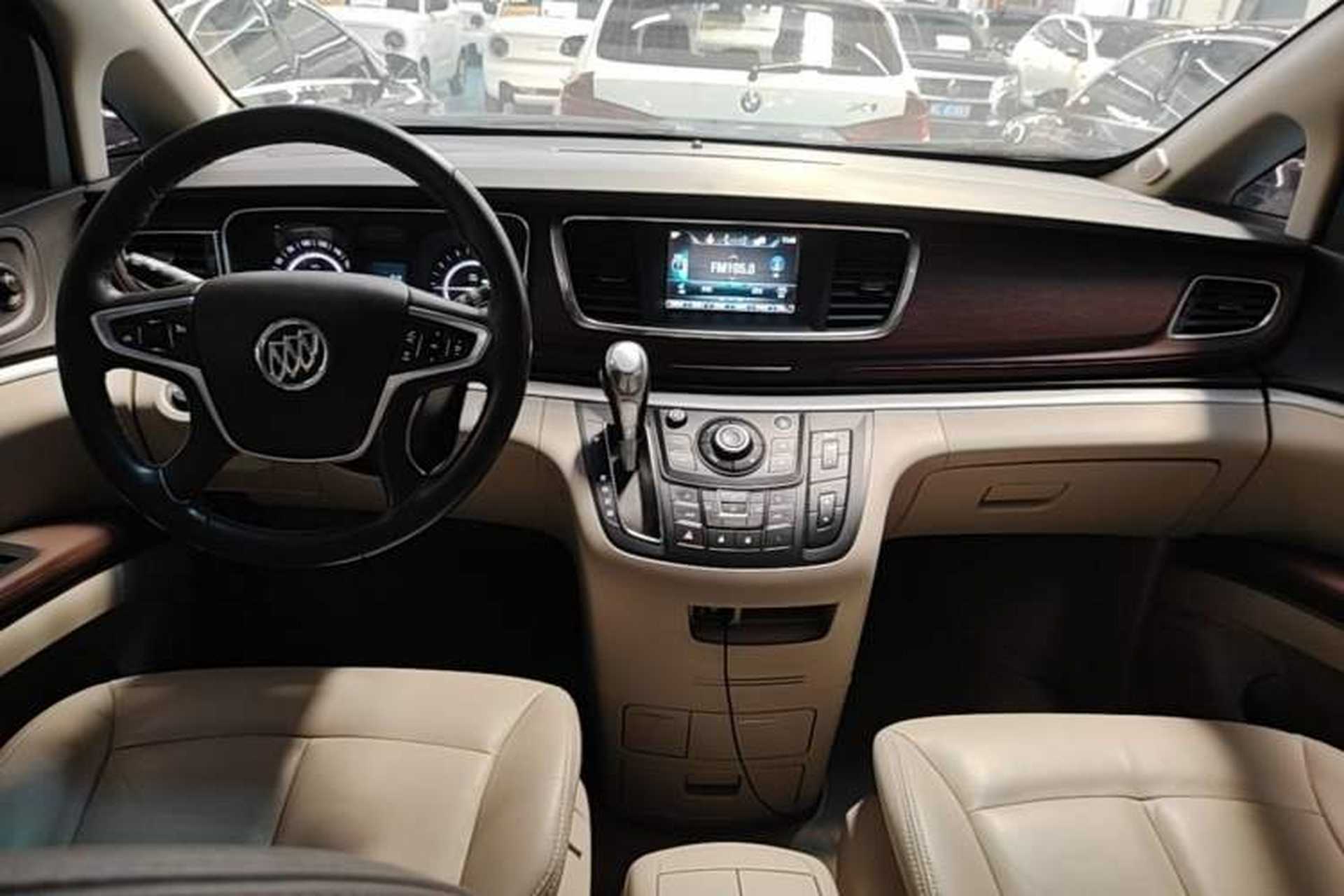 Used Buick GL8 2018 28T Luxury Model China VI Standard Gear Lever