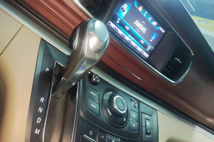 Used Buick GL8 2018 28T Luxury Model China VI Standard Gear Lever