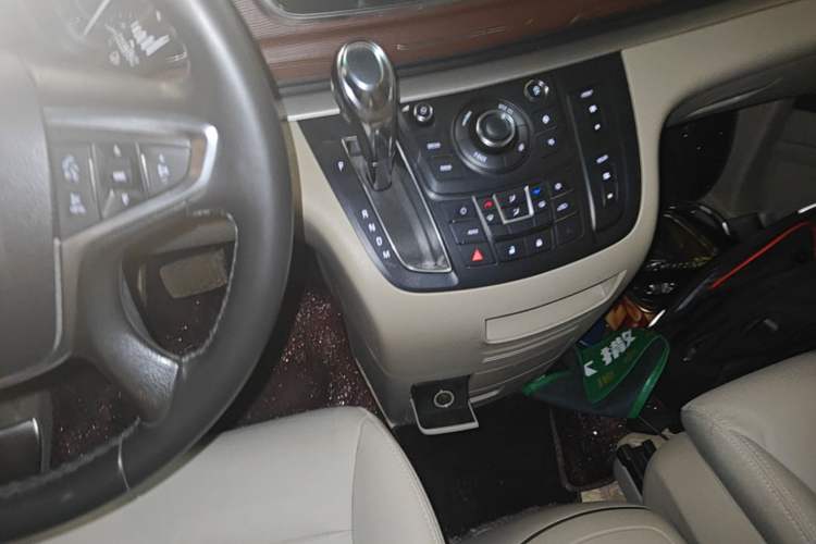 Used Buick GL8 2018 28T Luxury Model China VI Standard Gear Lever