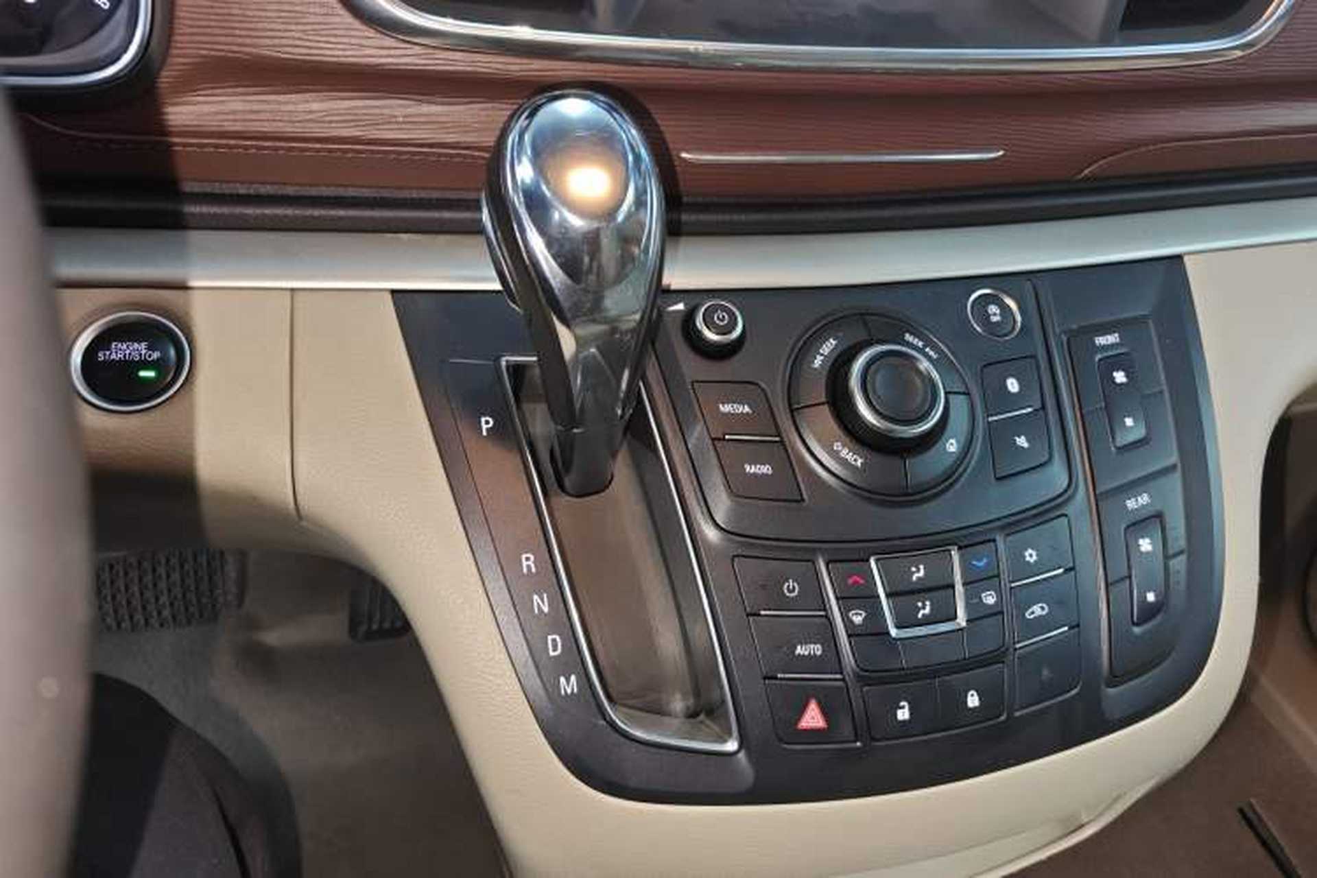 Used Buick GL8 2018 28T Luxury Model China VI Standard Gear Lever