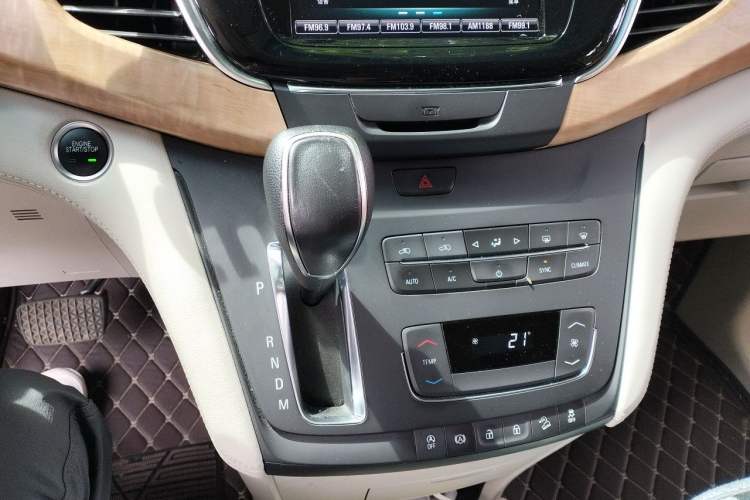 Used Buick GL8 2018 ES 28T Comfort Model China VI Standard Gear Lever