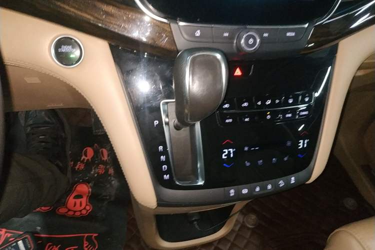 Used Buick GL8 2018 ES 28T Flagship Model China VI Standard Gear Lever