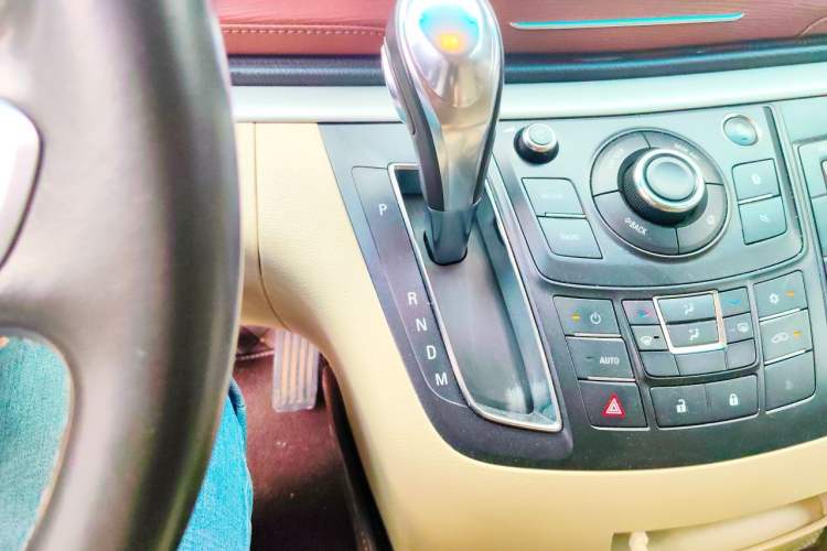 Used Buick GL8 2018 28T Luxury Model China VI Standard Gear Lever