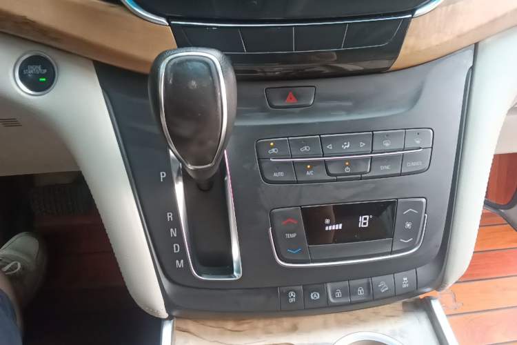 Used Buick GL8 2018 ES 28T Comfort Model China VI Standard Gear Lever