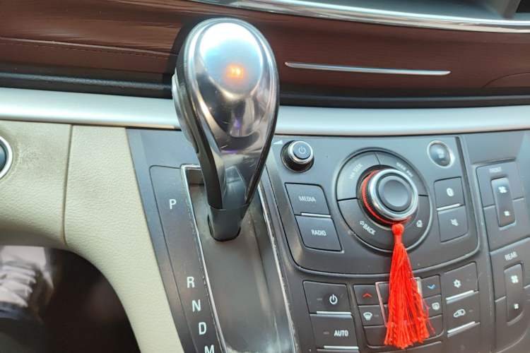 Used Buick GL8 2018 28T Luxury Model China VI Standard Gear Lever