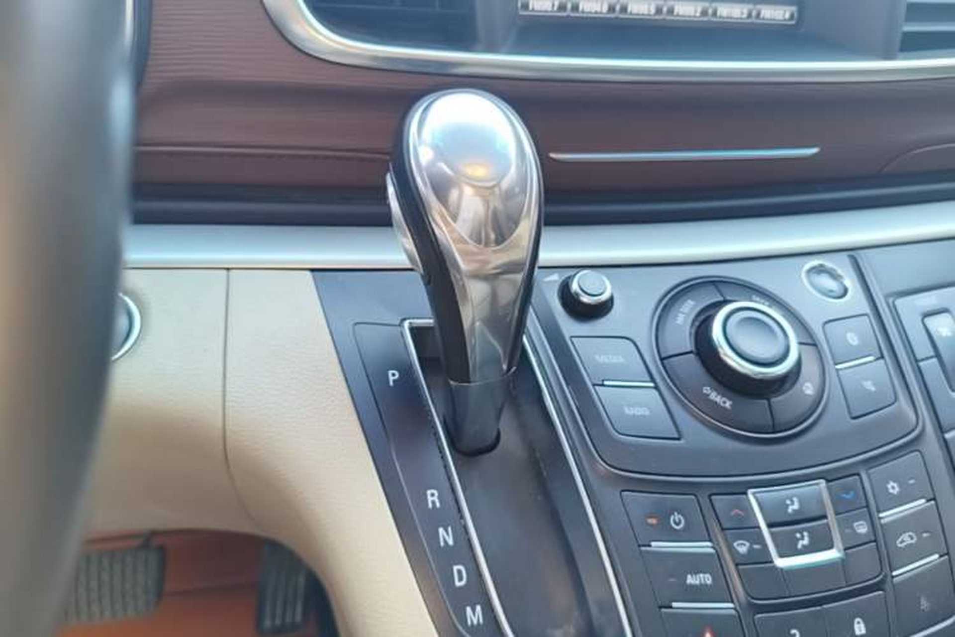 Used Buick GL8 2018 28T Luxury Model China VI Standard Gear Lever