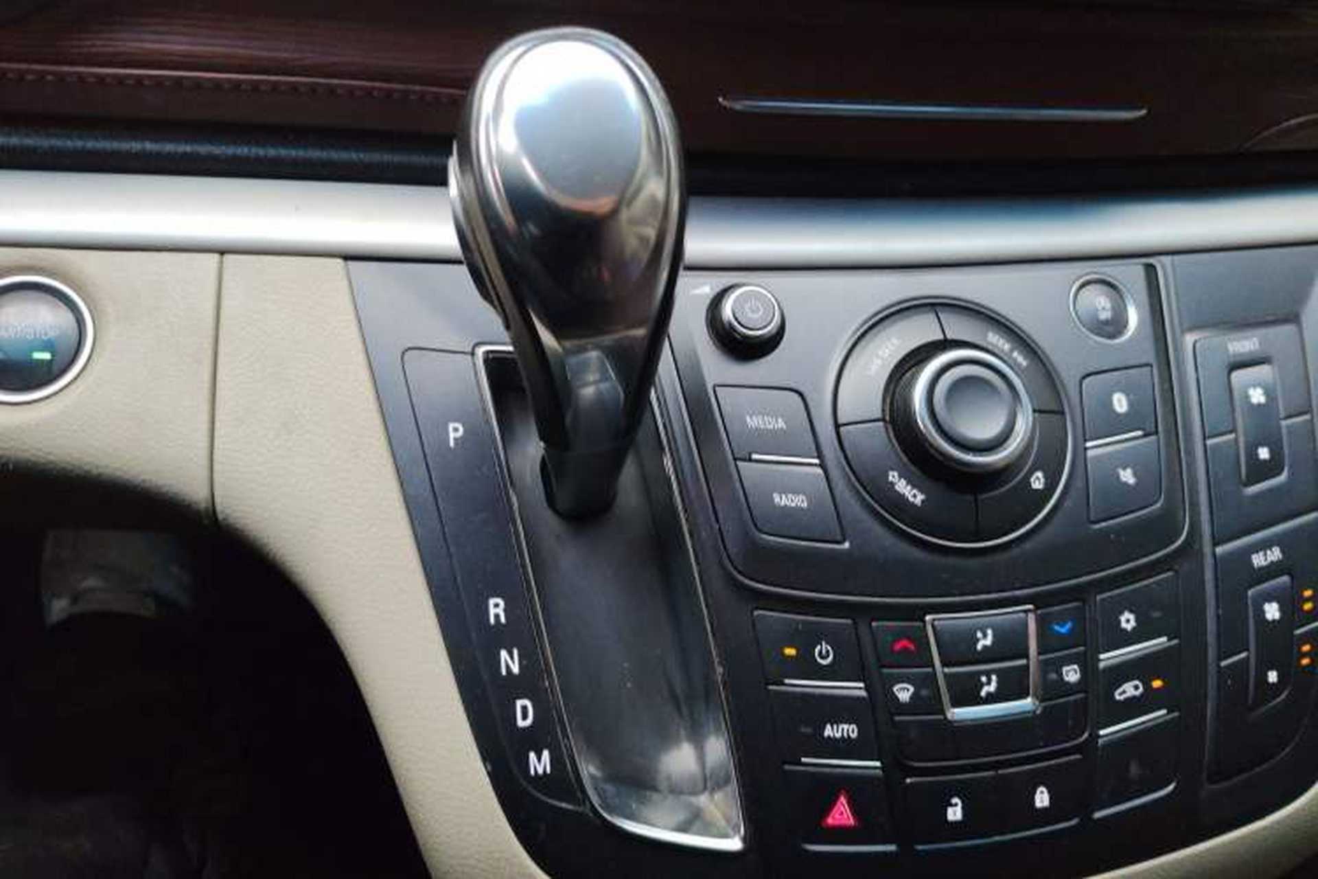 Used Buick GL8 2018 28T Comfort Model China VI Standard Gear Lever