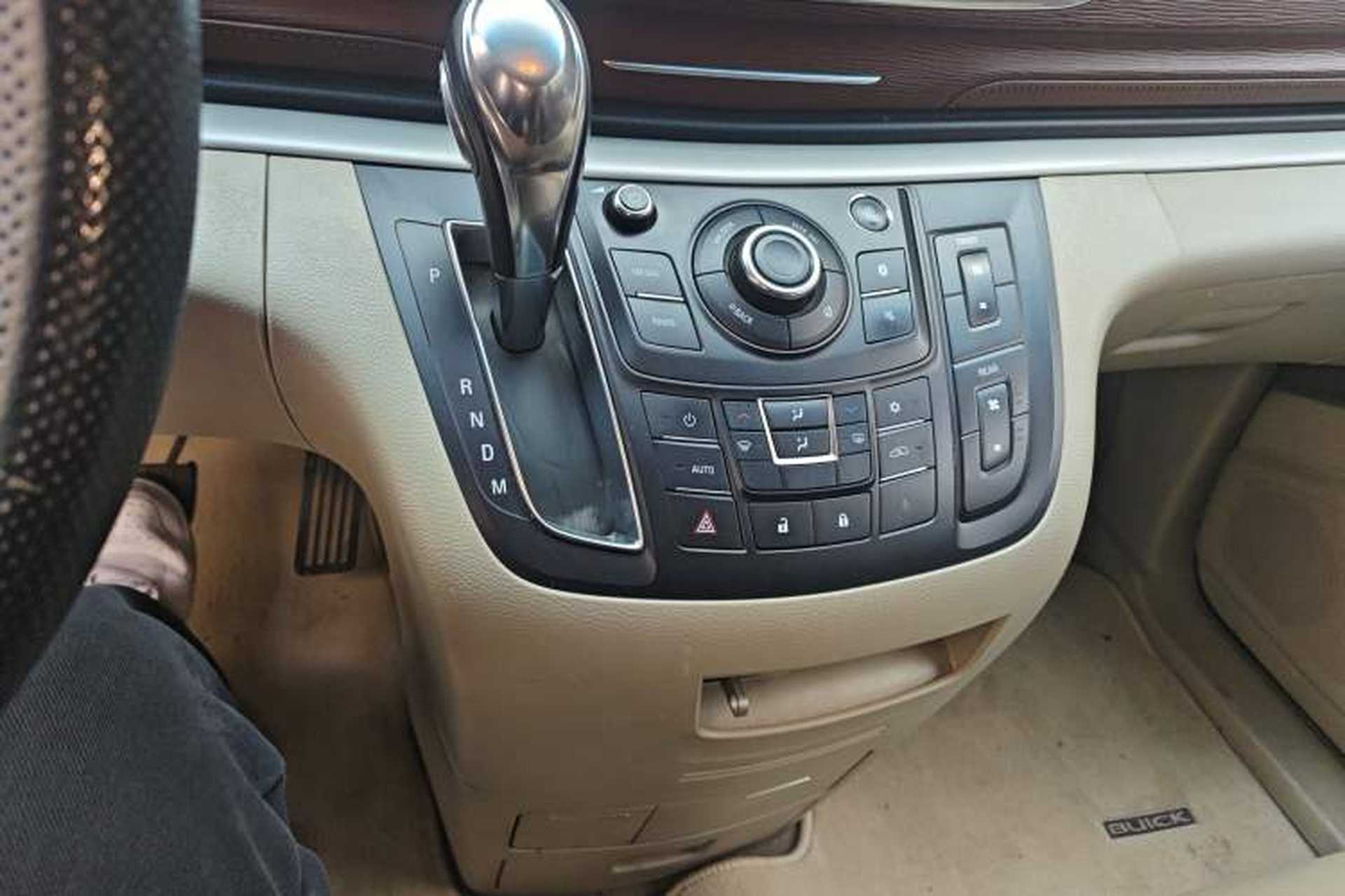 Used Buick GL8 2018 28T Comfort Model China VI Standard Gear Lever