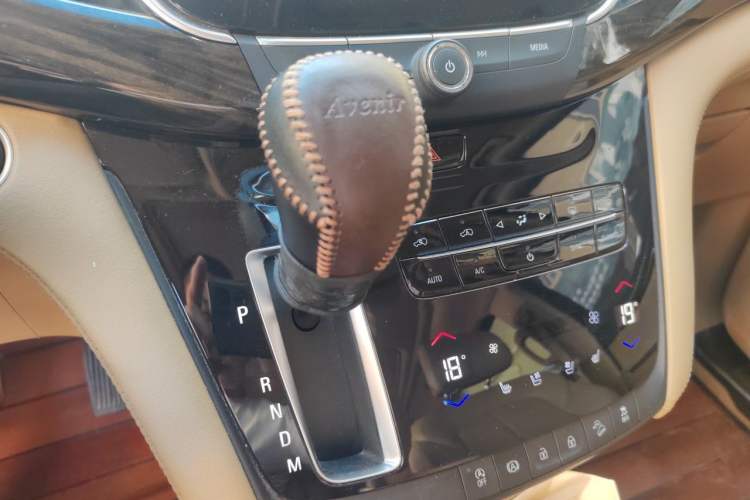 Used Buick GL8 2018 ES 28T Flagship Model China VI Standard Gear Lever