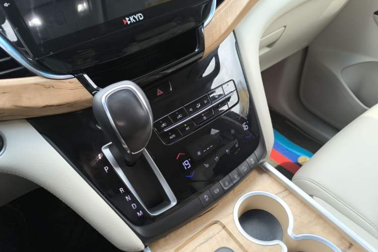 Used Buick GL8 2018 ES 28T Comfort Model China VI Standard Gear Lever