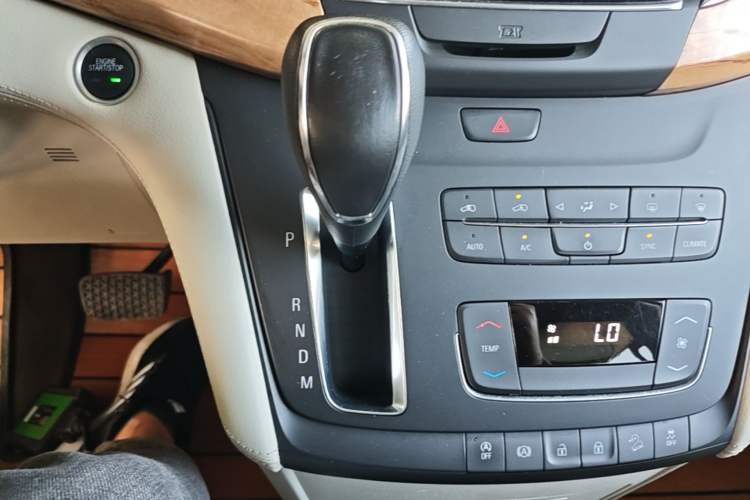 Used Buick GL8 2018 ES 28T Comfort Model China VI Standard Gear Lever