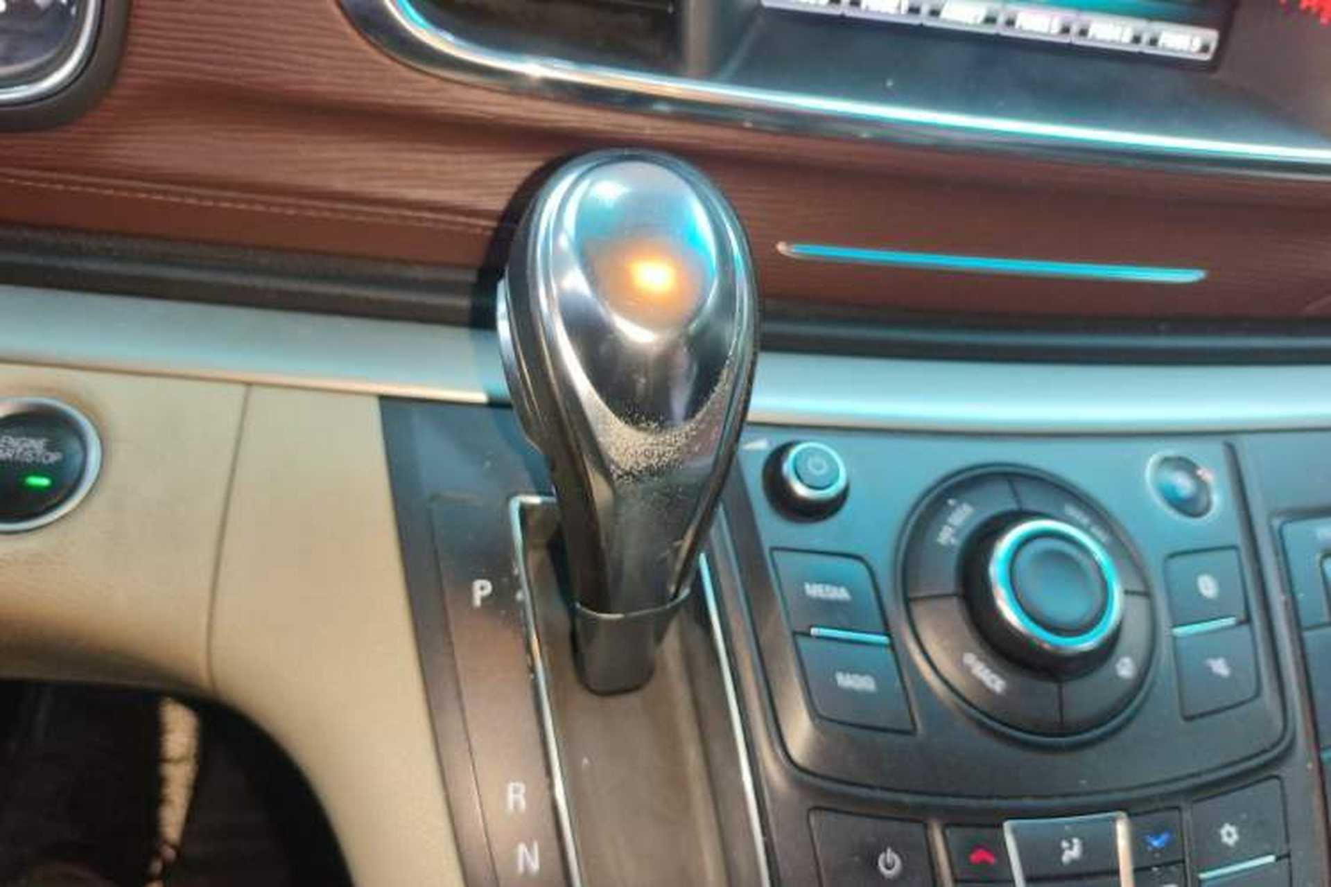 Used Buick GL8 2018 28T Luxury Model China VI Standard Gear Lever