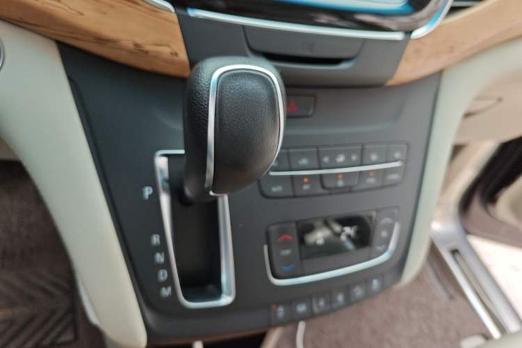 Used Buick GL8 2018 ES 28T Comfort Model China VI Standard Gear Lever