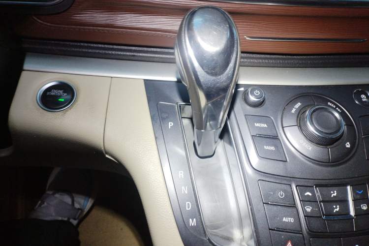 Used Buick GL8 2018 28T Comfort Model China VI Standard Gear Lever