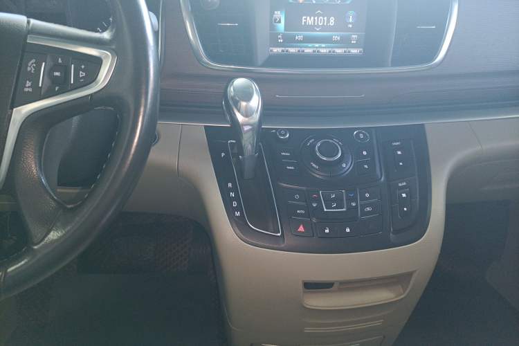 Used Buick GL8 2018 28T Luxury Model China VI Standard Gear Lever