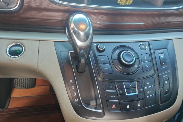 Used Buick GL8 2018 28T Comfort Model China VI Standard Gear Lever