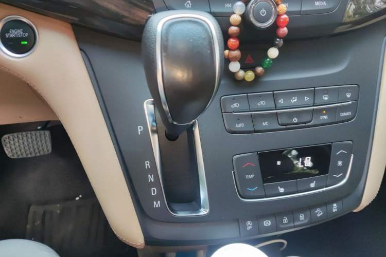 Used Buick GL8 2018 ES 28T Premium Model China VI Standard Gear Lever