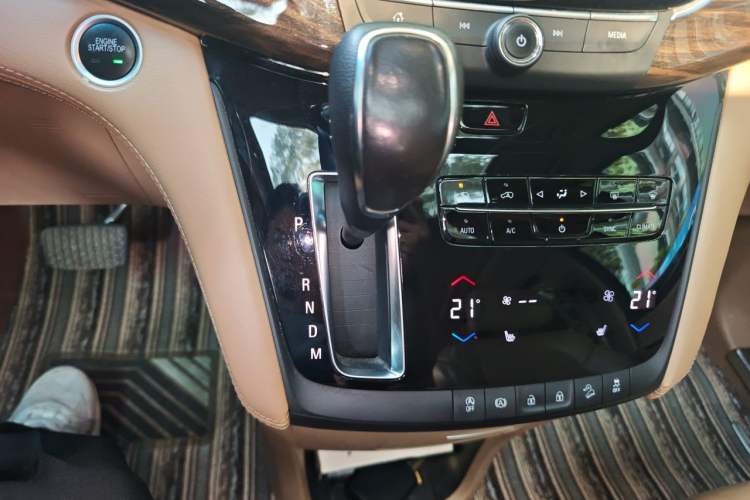 Used Buick GL8 2018 ES 28T Luxury Model China VI Standard Gear Lever