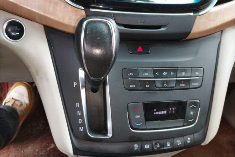 Used Buick GL8 2018 ES 28T Comfort Model China VI Standard Gear Lever