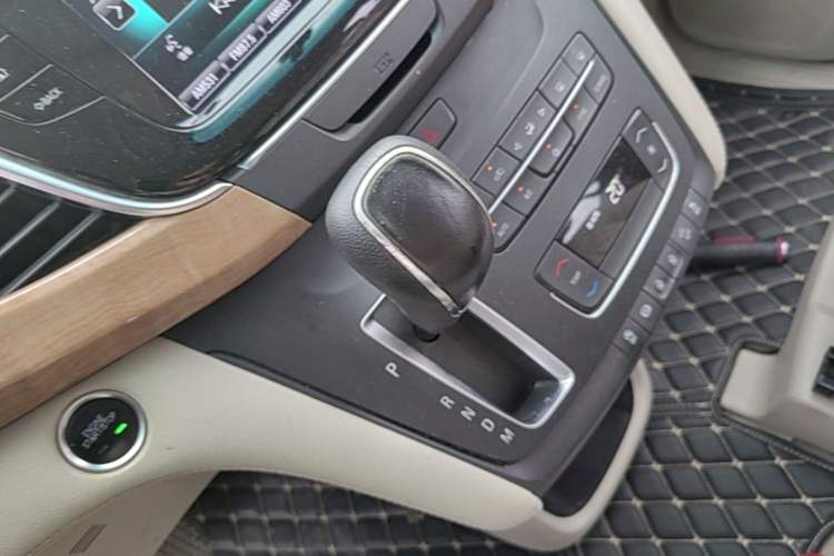 Used Buick GL8 2018 ES 28T Comfort Model China VI Standard Gear Lever