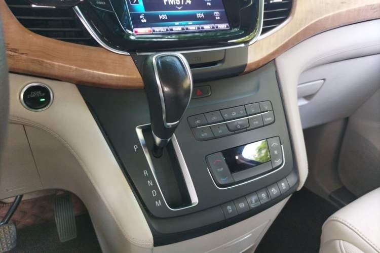 Used Buick GL8 2018 ES 28T Comfort Model China VI Standard Gear Lever