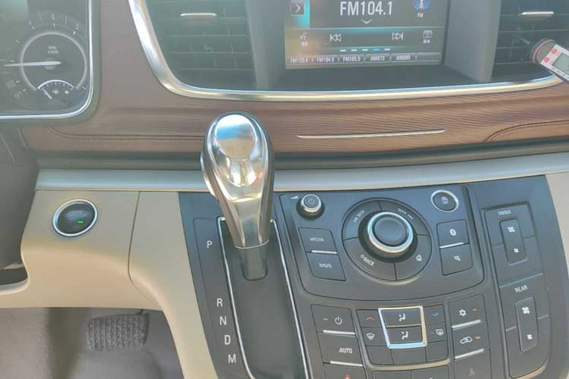 Used Buick GL8 2018 28T Luxury Model China VI Standard Gear Lever