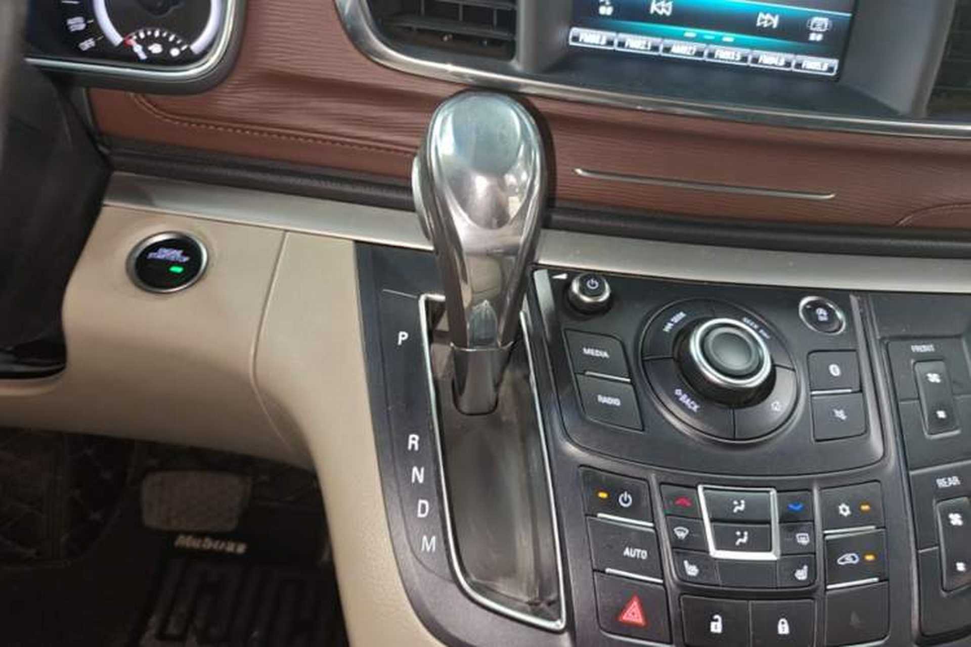 Used Buick GL8 2018 28T Prestige Version China VI Standard Gear Lever