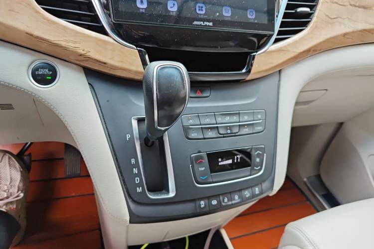 Used Buick GL8 2018 ES 28T Comfort Model China VI Standard Gear Lever