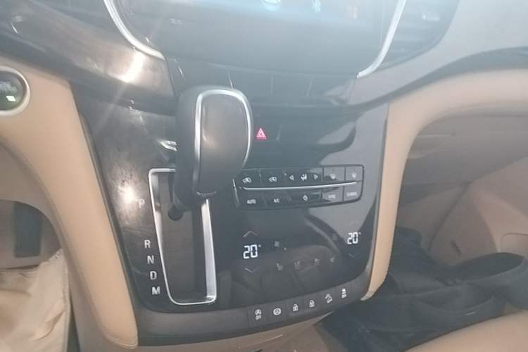 Used Buick GL8 2018 ES 28T Flagship Model China VI Standard Gear Lever
