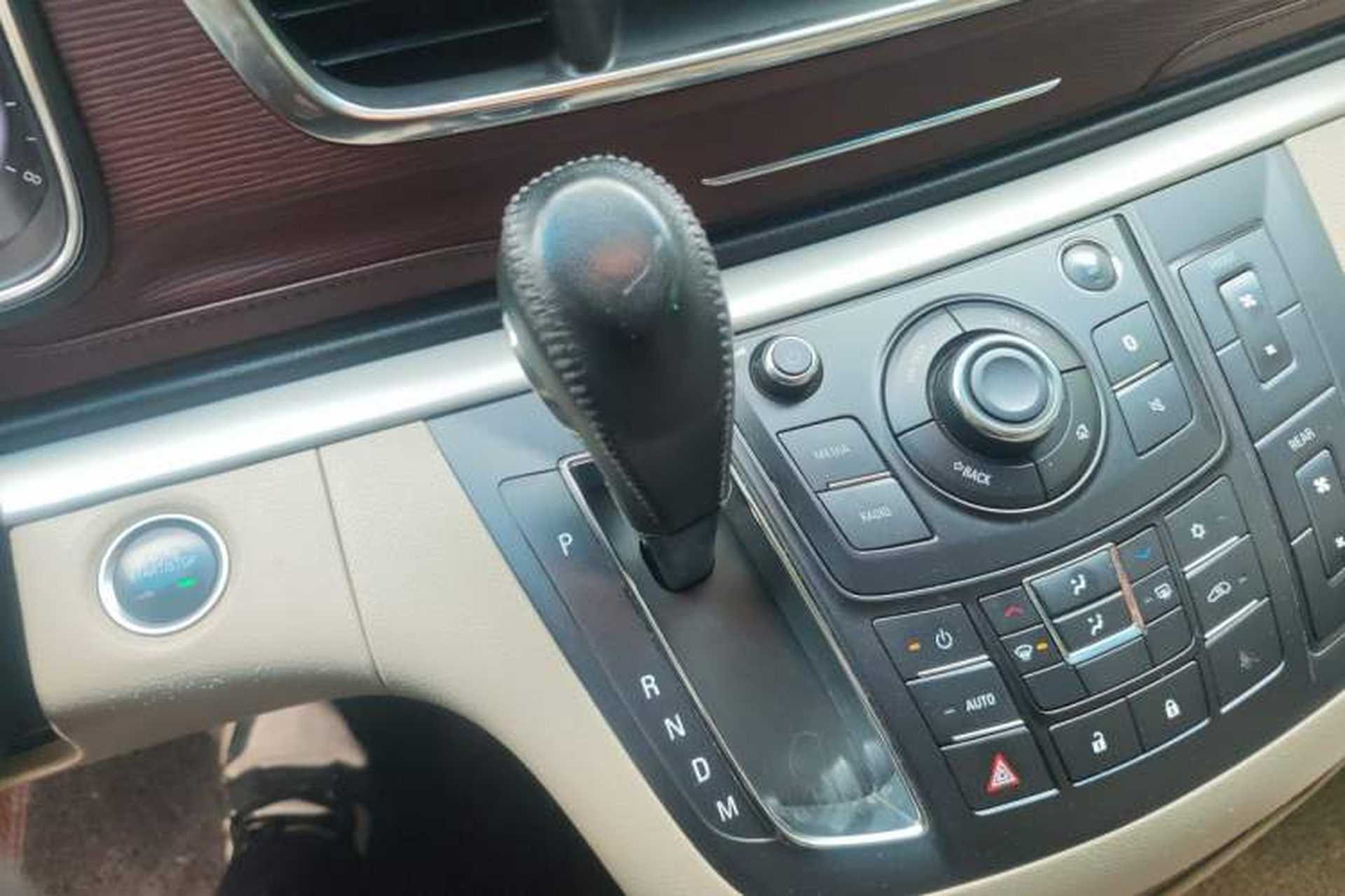 Used Buick GL8 2018 28T Luxury Model China VI Standard Gear Lever