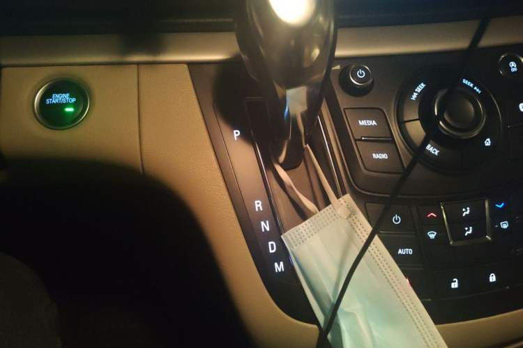 Used Buick GL8 2018 28T Luxury Model China VI Standard Gear Lever