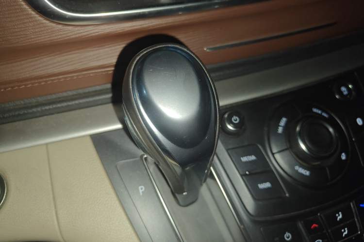 Used Buick GL8 2018 28T Luxury Model China VI Standard Gear Lever