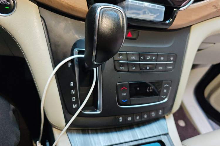 Used Buick GL8 2018 ES 28T Comfort Model China VI Standard Gear Lever