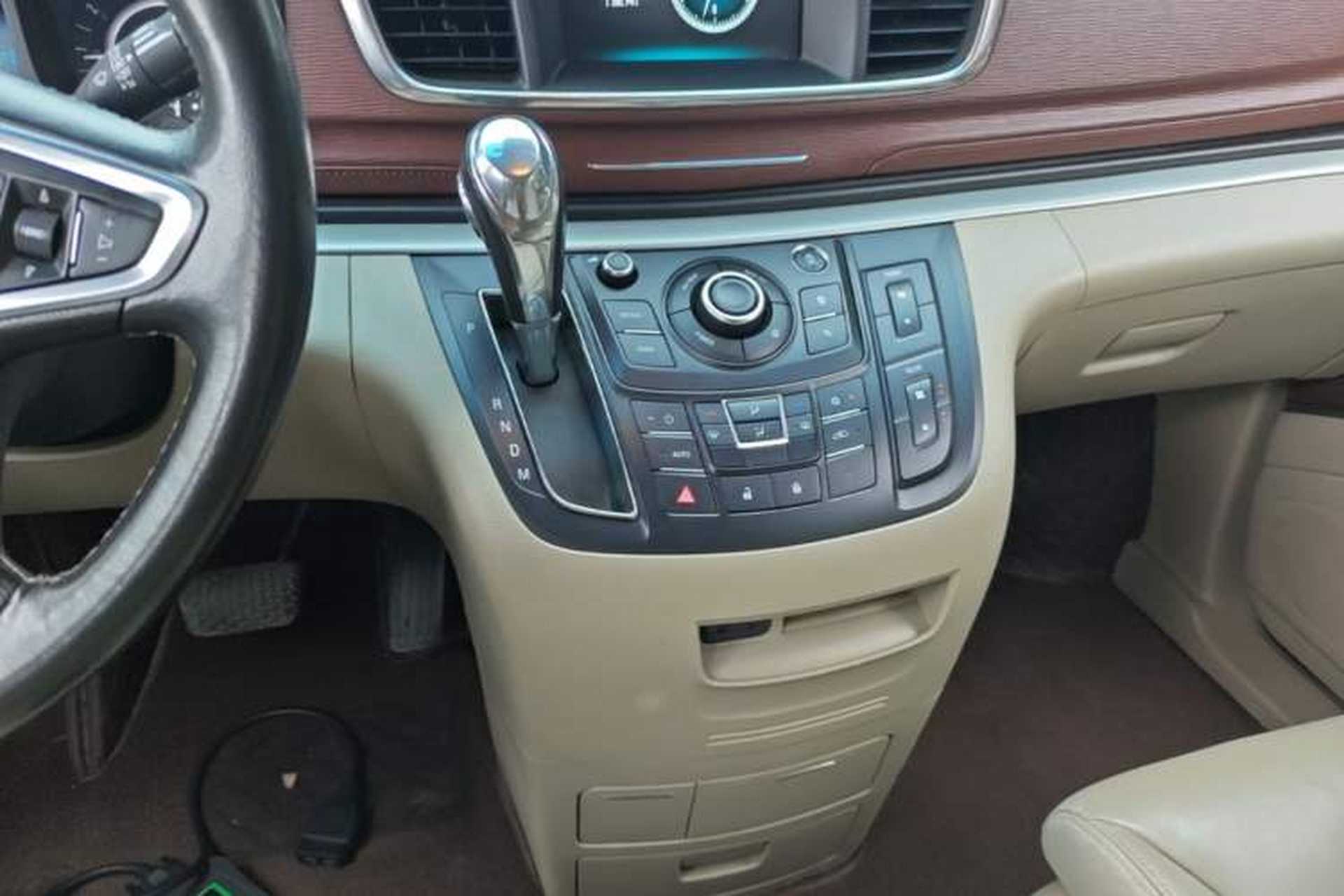Used Buick GL8 2018 28T Luxury Model China VI Standard Gear Lever